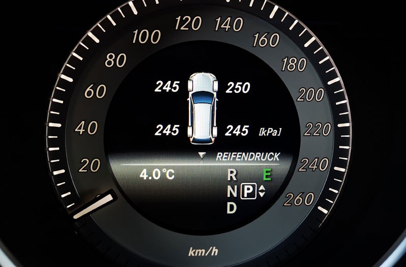 TPMS: Displaying the tire pressure in the multifunction display Fig. 3