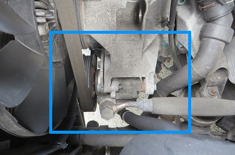 Steering pump installation position