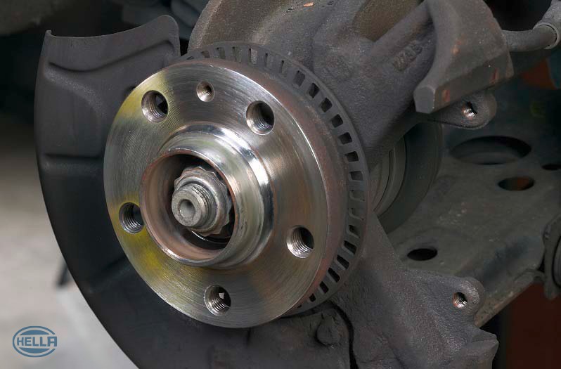 Prepared contact surface on the wheel hub