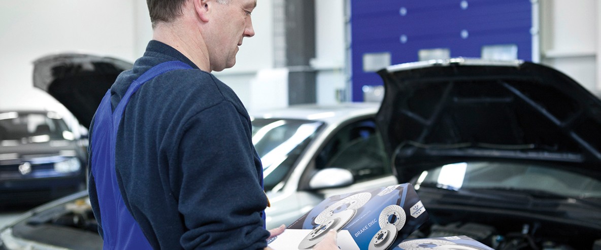 Changing brake pads, brake discs and brake calipers