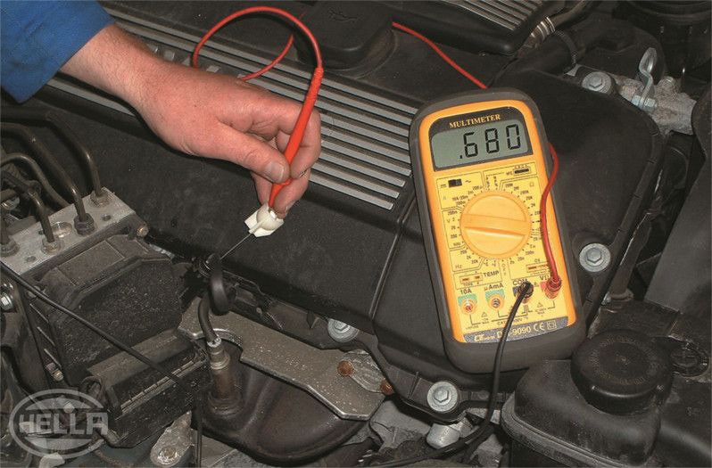 Checking the lambda sensor with the multimeter