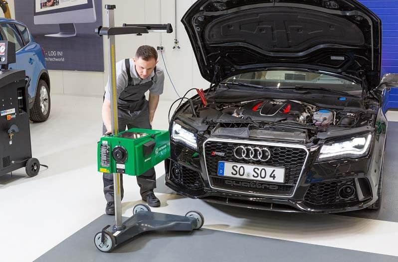 Lamp setting on an Audi RS 7: initiation of measurement of the SEG IV