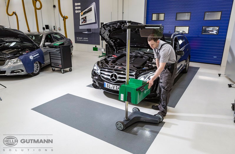 Lamp setting on the Mercedes E-Class: positioning SEG V in alignment to vehicle