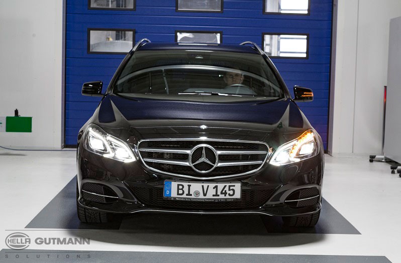 Lamp setting on the Mercedes E-Class: vehicle and work preparation Figure 2