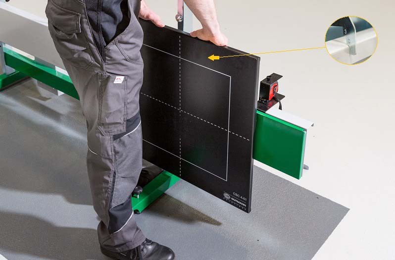 Adjusting the ACC radar sensor - three-stage adjustment of the radar reflector Fig. 1