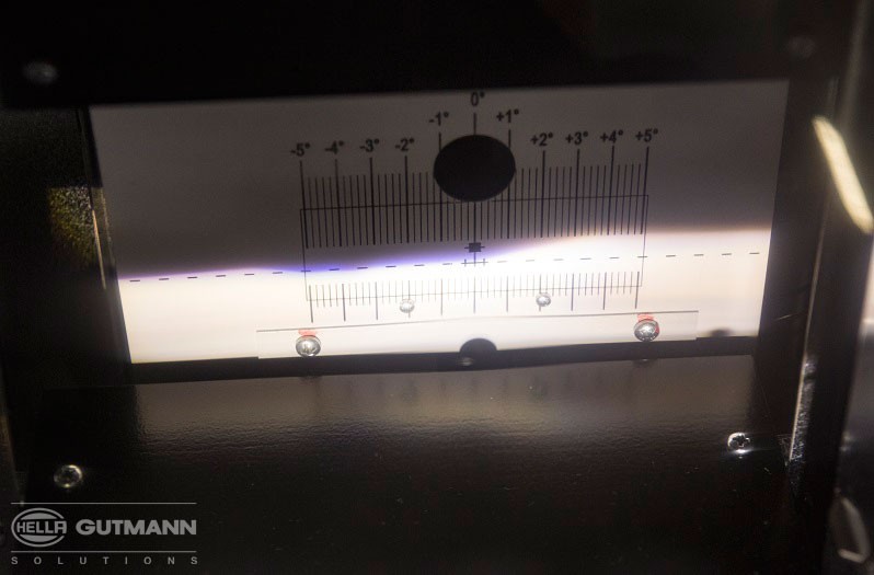 Lamp setting on the Mercedes E-Class: result of the SEG IV low beam measurement