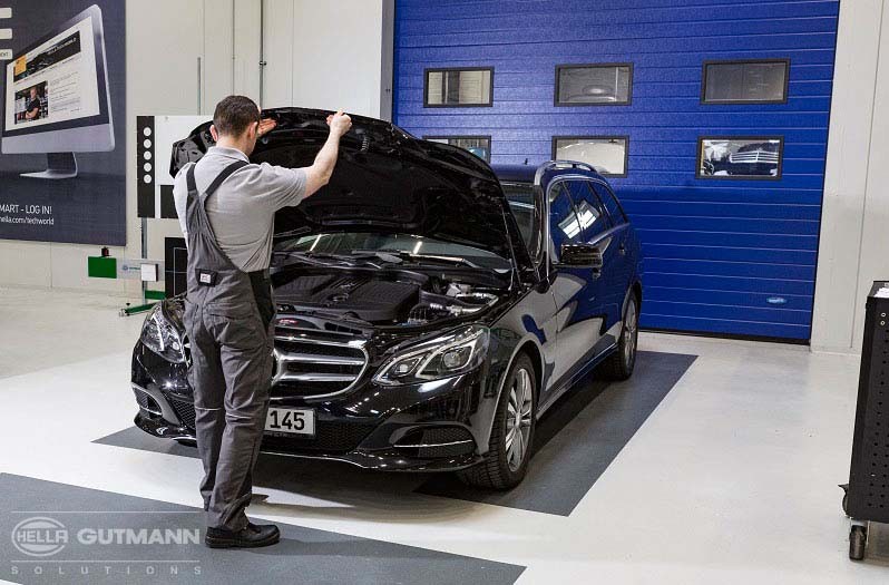 Lamp setting on the Mercedes E-Class: vehicle and work preparation Figure 1