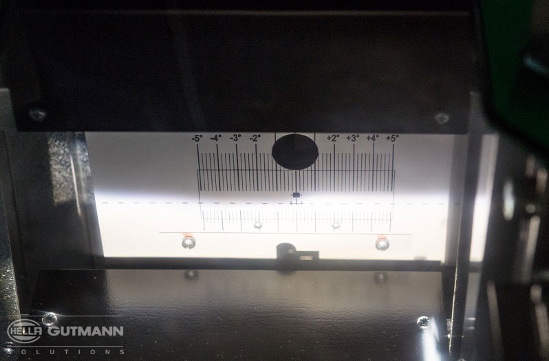 Lamp setting on a BMW 530d: low beam test (SEG IV)