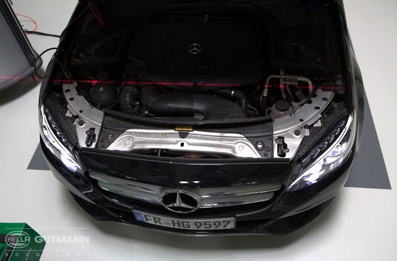 Lamp setting on the Mercedes E-Class: positioning SEG IV in alignment to vehicle