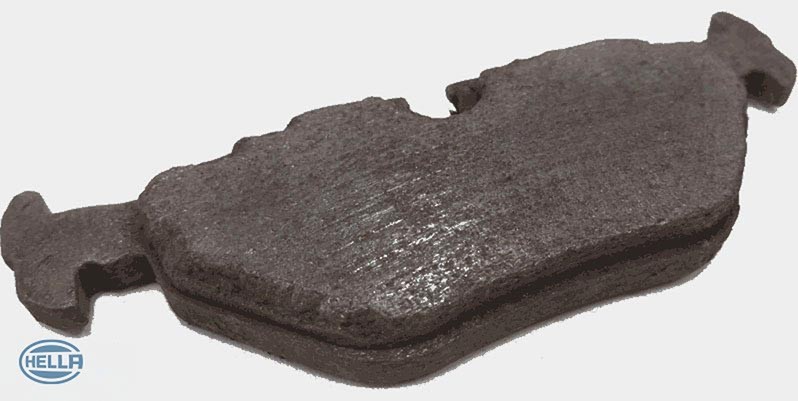 Failure modes of brake pads: Material and edge chunking on the friction lining