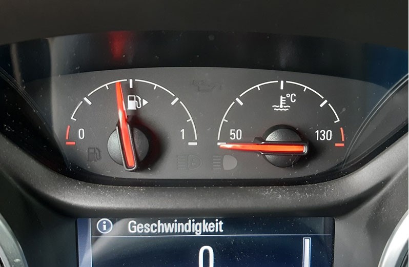 Fuel gauge on the Opel Astra K: Error?