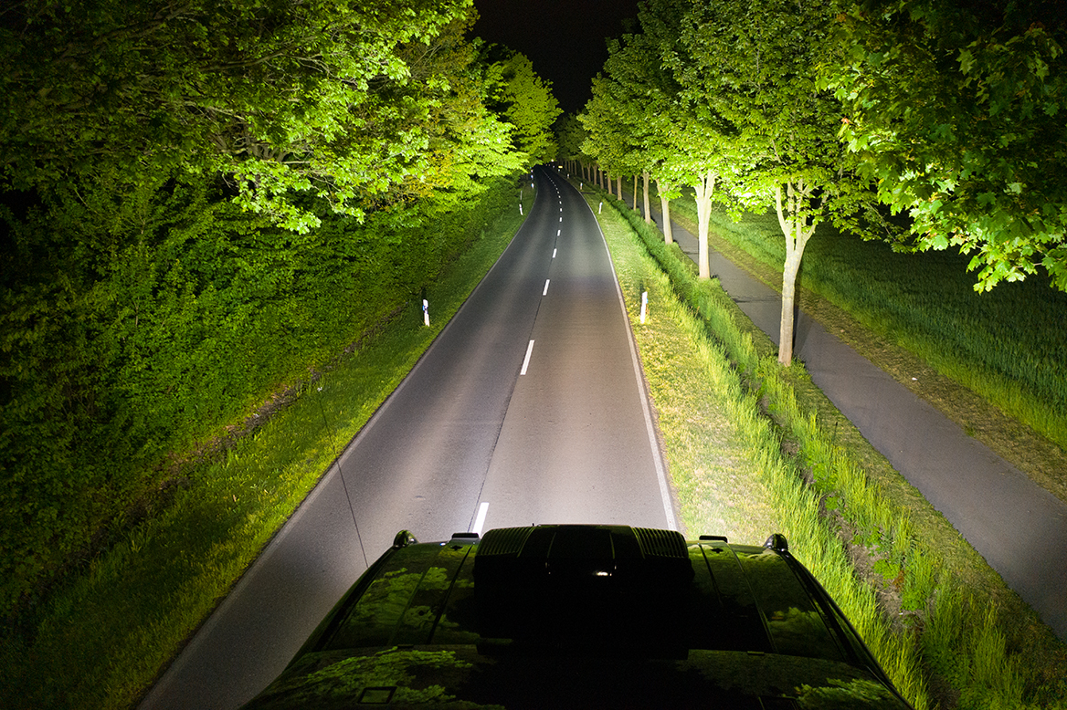 HELLA pimps your Truck: „Emmchen“ mit Beleuchtungs-Upgrade